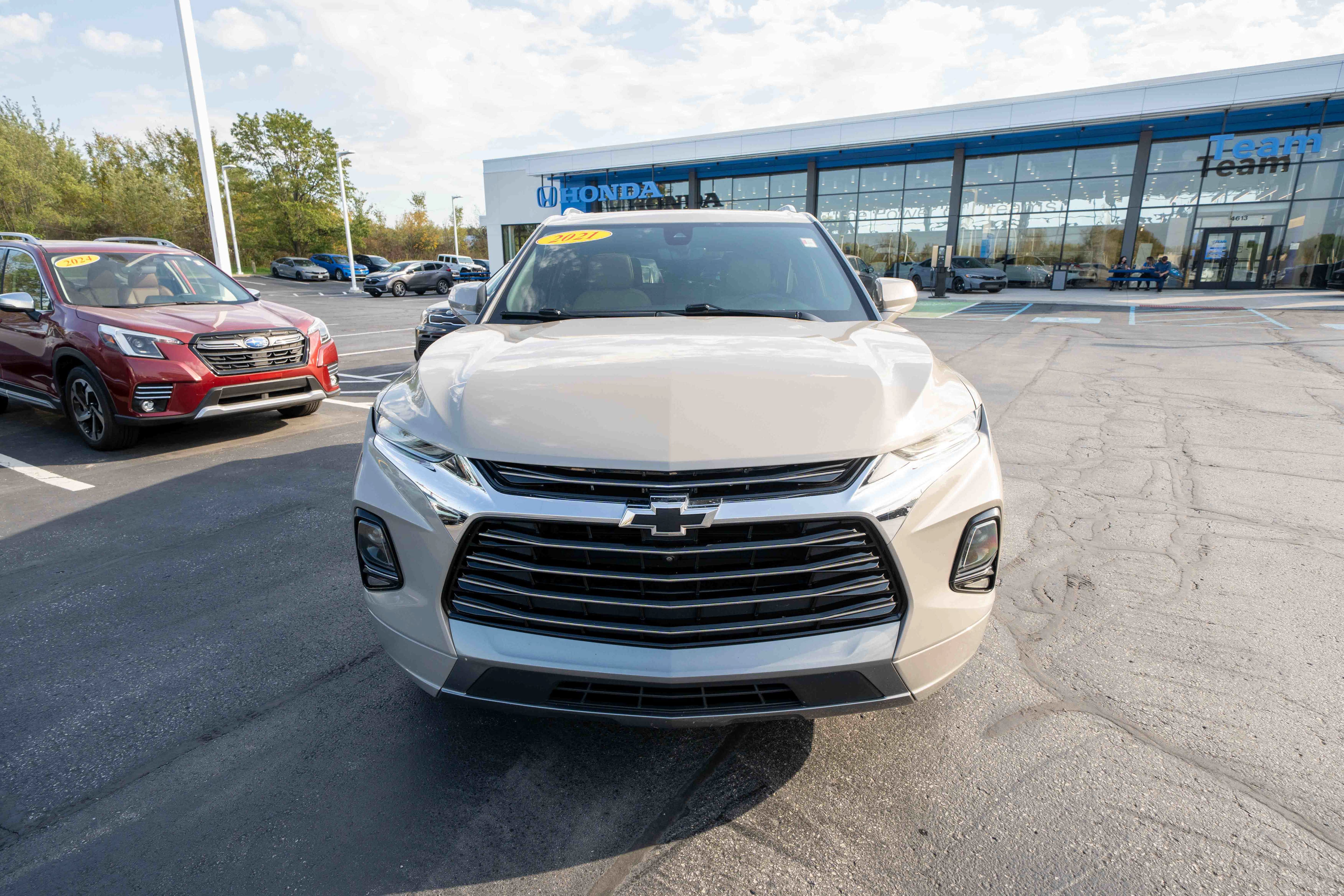 Used 2021 Chevrolet Blazer Premier w/ Driver Confidence II Package FWD image 2
