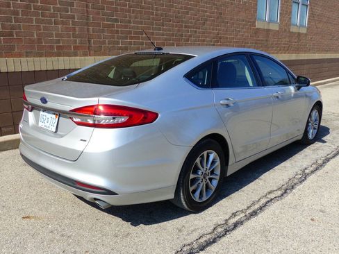Used 2017 Ford Fusion SE image 10