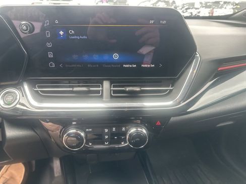Used 2025 Chevrolet Trax RS w/ Driver Confidence Package FWD image 8
