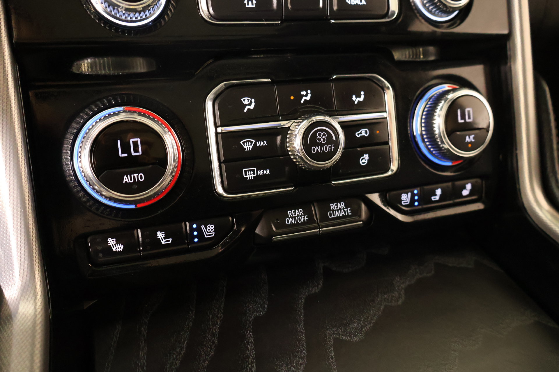 Used 2024 GMC Yukon Denali w/ Denali Reserve Package AWD/4WD image 8