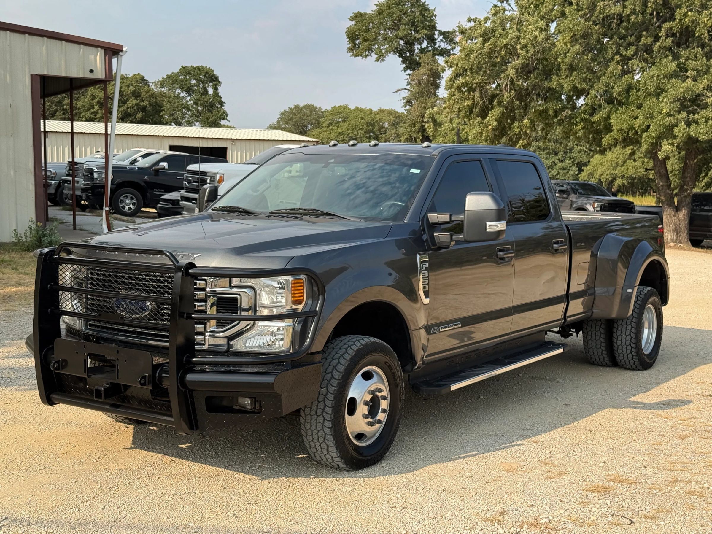 Used 2020 Ford F350 Lariat w/ Lariat Value Package AWD/4WD image 3