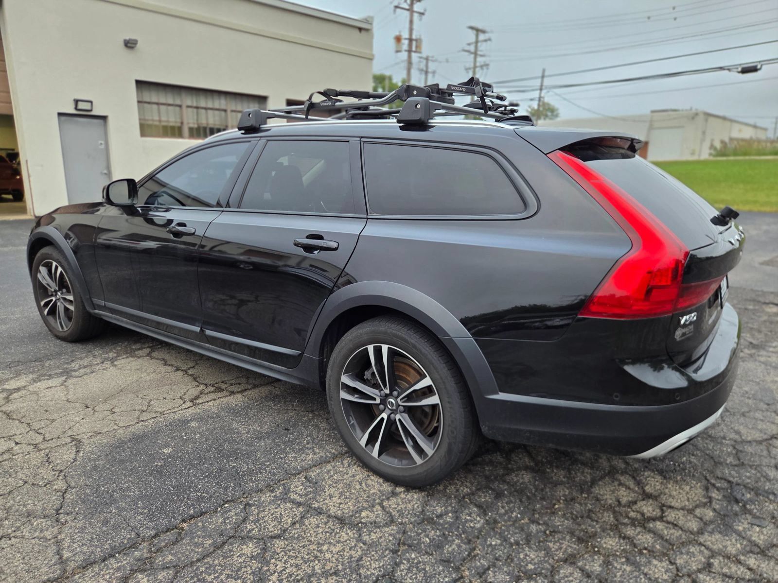 Used 2018 Volvo V90 T5 Cross Country w/ Convenience Package AWD/4WD image 2