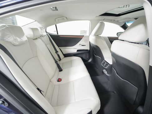 New 2025 Lexus ES 350 w/ Premium Package image 16