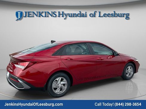 New 2026 Hyundai Elantra SE image 3