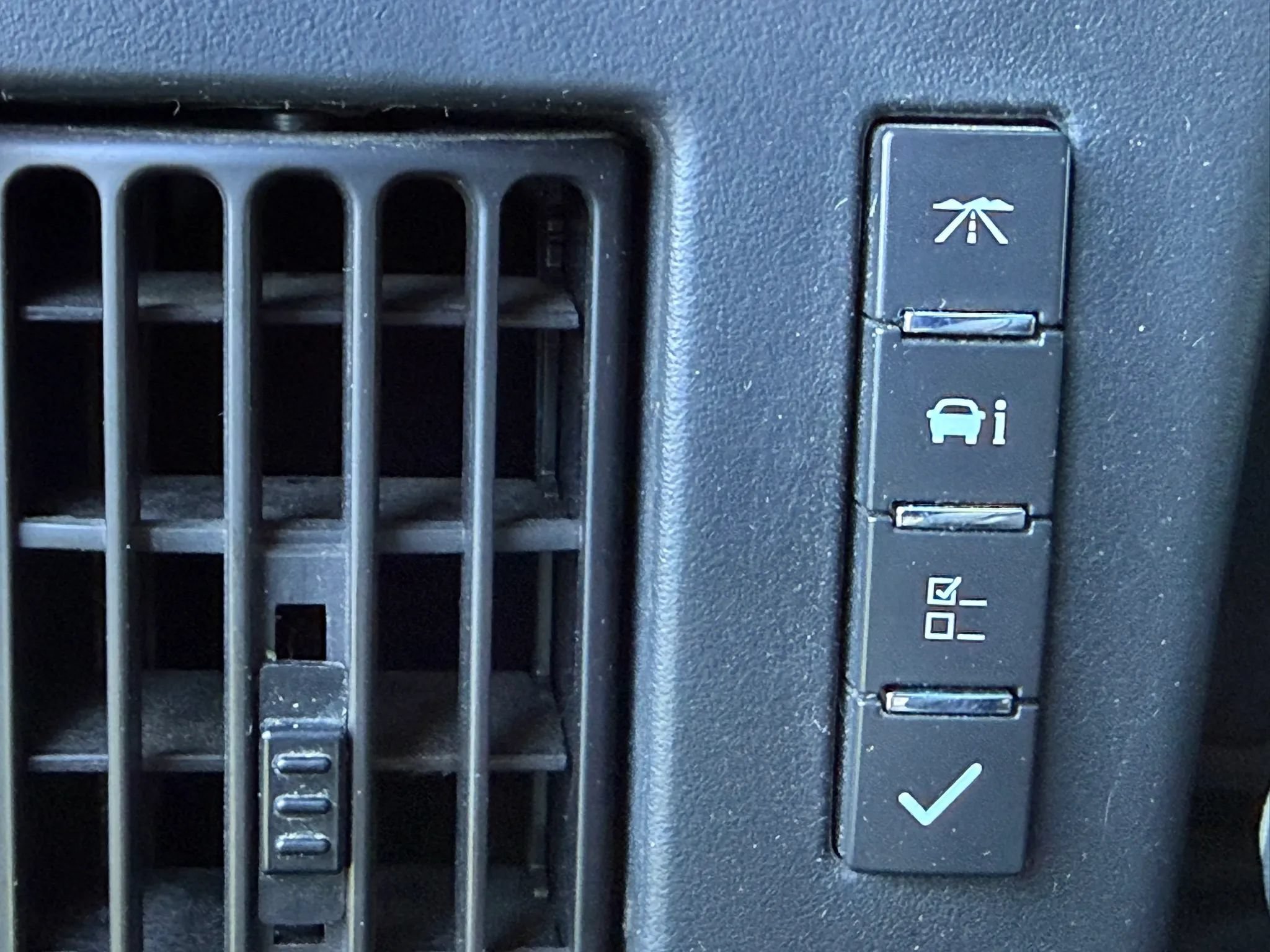 Used 2017 Chevrolet Express 3500 RWD image 25