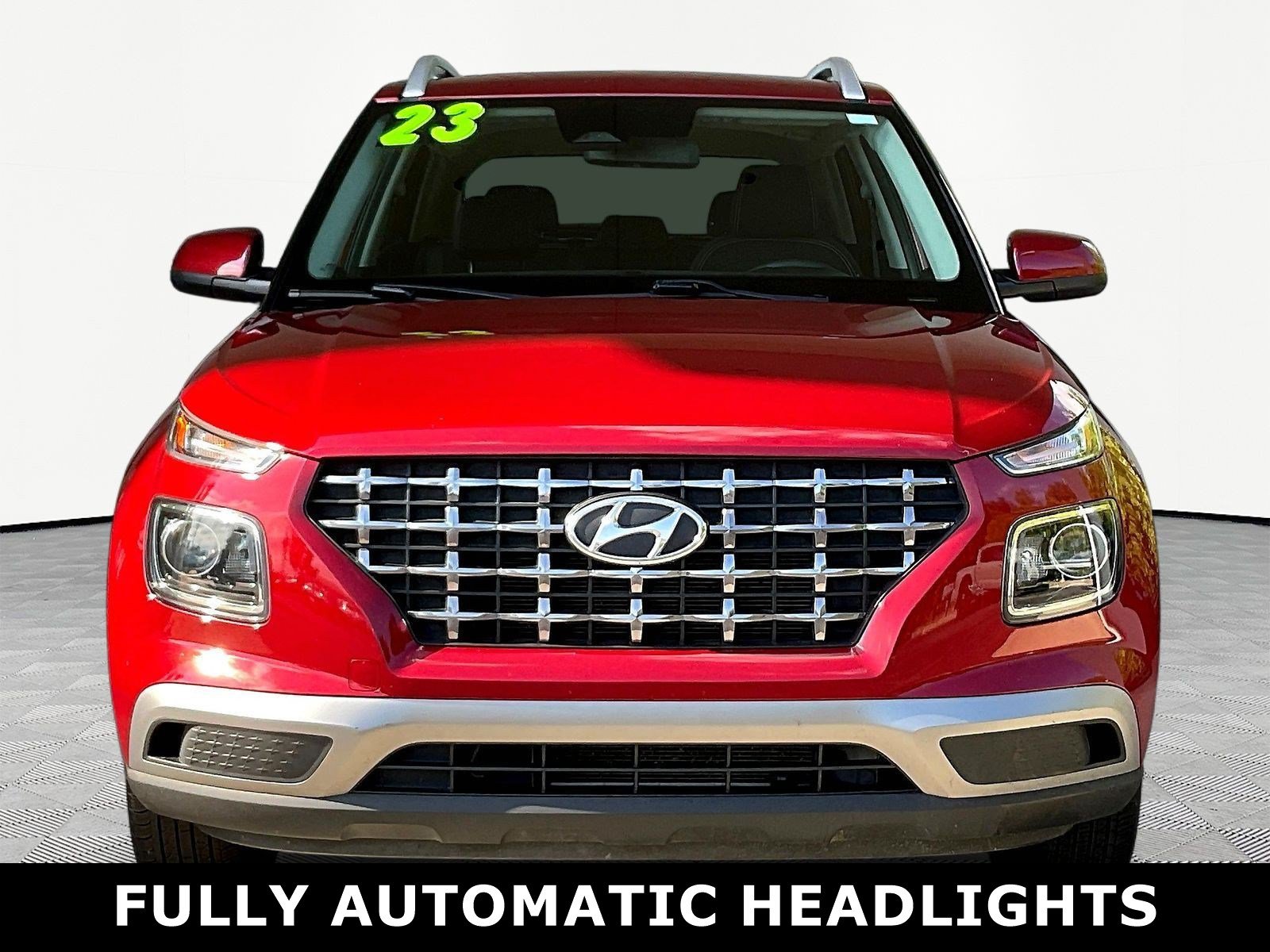 Used 2023 Hyundai Venue SEL w/ Cargo Package FWD image 2