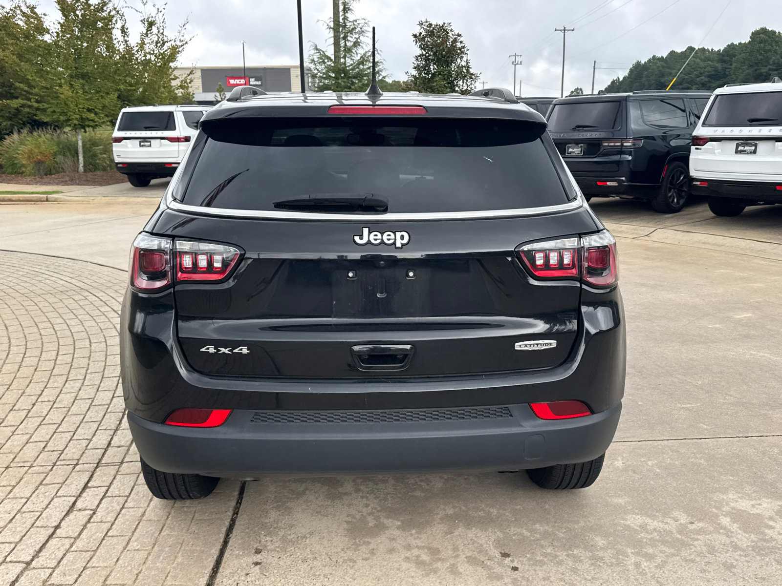 Used 2024 Jeep Compass Latitude AWD/4WD image 9