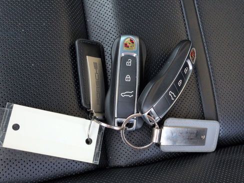 Used 2022 Porsche Cayenne Coupe image 33