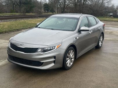 Used 2018 Kia Optima LX w/ 17" Alloy Wheels Package
