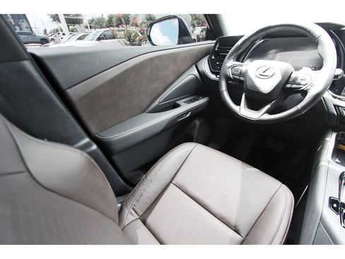 Used 2025 Lexus TX 350 FWD w/ Technology Package image 6