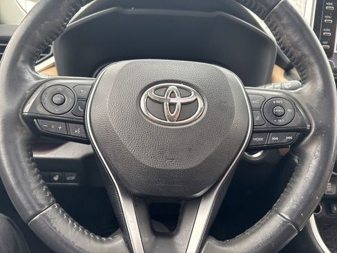 Used 2019 Toyota RAV4 Limited image 16