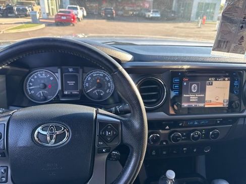 Used 2016 Toyota Tacoma TRD Off-Road w/ Premium & Technology Package image 6