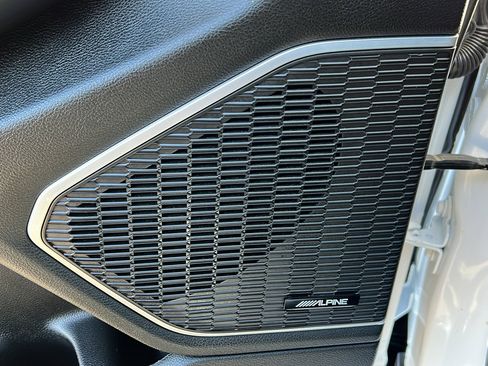 Used 2023 Jeep Grand Cherokee Limited w/ Luxury Tech Group II image 17