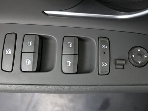 Certified 2025 Hyundai Elantra Sport image 14