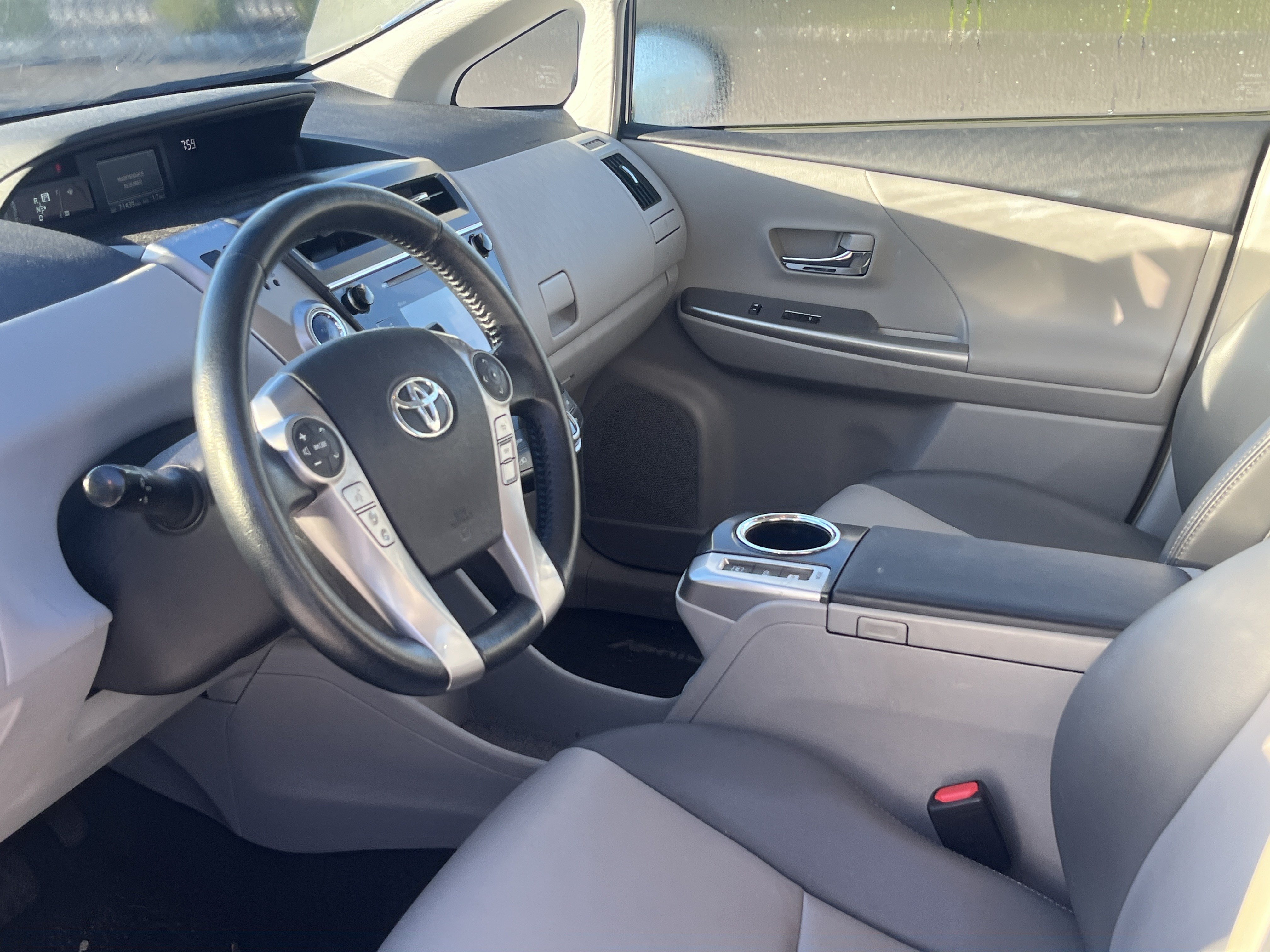 Used 2016 Toyota Prius V Four FWD image 5