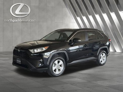 Used 2021 Toyota RAV4 XLE FWD image 3