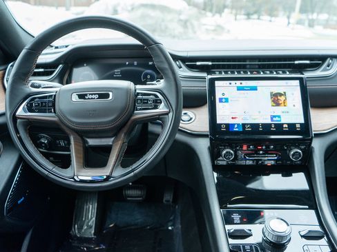 Used 2023 Jeep Grand Cherokee Summit image 14