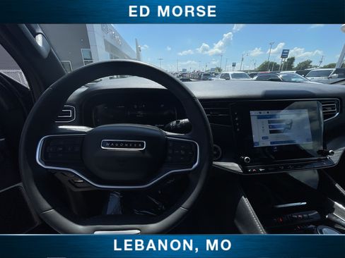 Used 2024 Jeep Wagoneer Series II AWD/4WD image 11