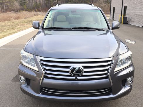 Used 2013 Lexus LX 570 4WD image 2