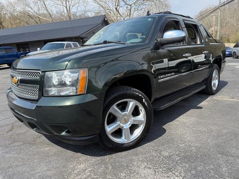 Used 2013 Chevrolet Avalanche LTZ image 10