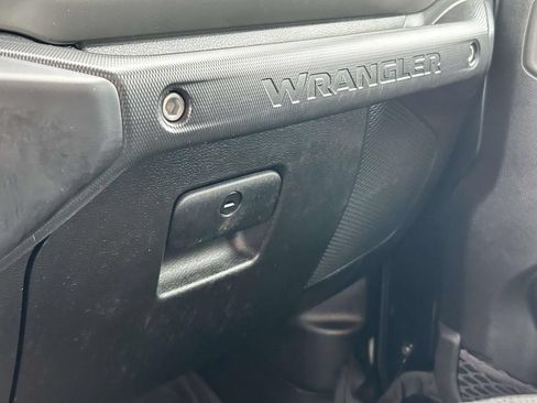 Used 2023 Jeep Wrangler Unlimited w/ Sun & Screen Package AWD/4WD image 34