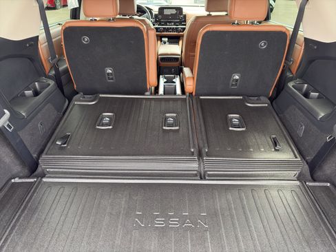 Used 2023 Nissan Pathfinder Platinum FWD image 11