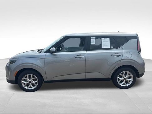 Used 2025 Kia Soul LX w/ LX Technology Package FWD image 2