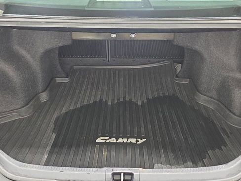 Used 2016 Toyota Camry LE image 32