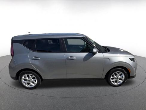 Used 2025 Kia Soul LX w/ LX Technology Package FWD image 16