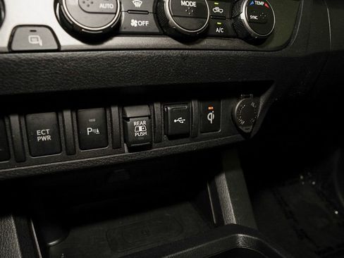 Used 2022 Toyota Tacoma TRD Sport w/ TRD Premium Sport Package image 15