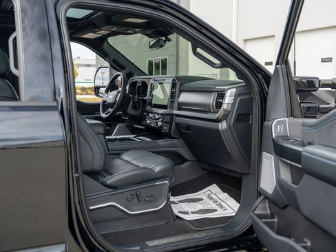 Used 2025 Ford F450 Platinum image 34