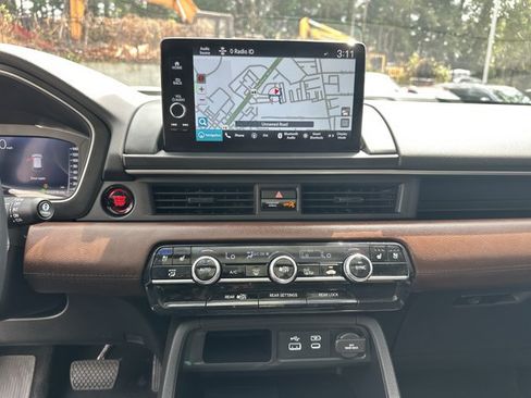 Used 2025 Honda Pilot Elite image 34