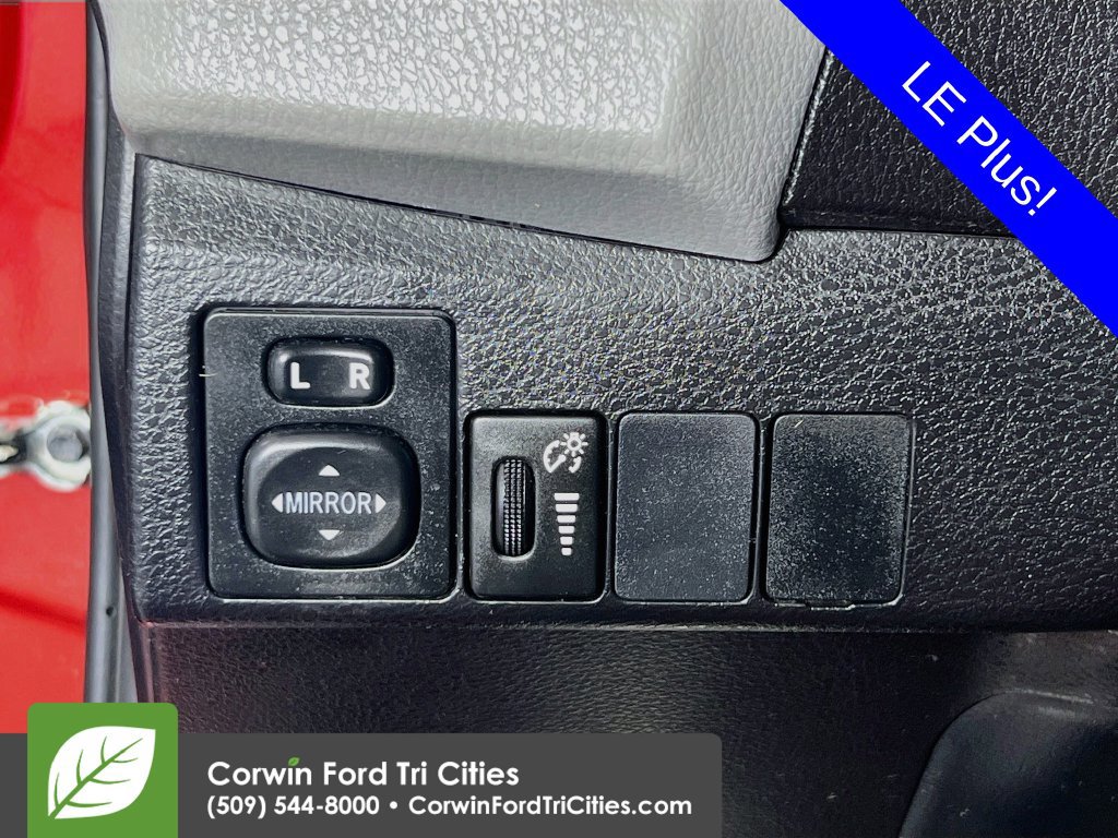 Used 2016 Toyota Corolla LE FWD image 19