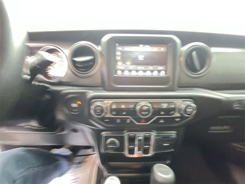 Used 2022 Jeep Gladiator Willys image 18