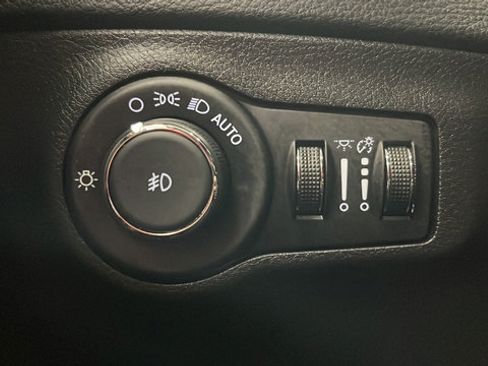 Used 2021 Jeep Compass Latitude FWD image 34