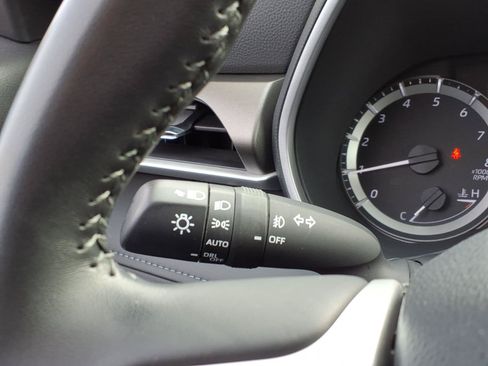 Used 2023 Toyota Highlander XLE AWD/4WD image 32