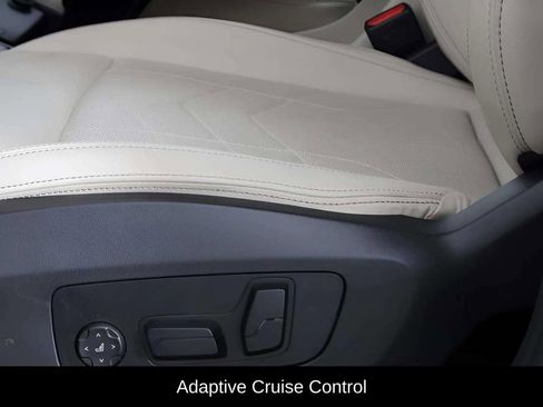 Used 2025 BMW X2 xDrive28i AWD/4WD image 8