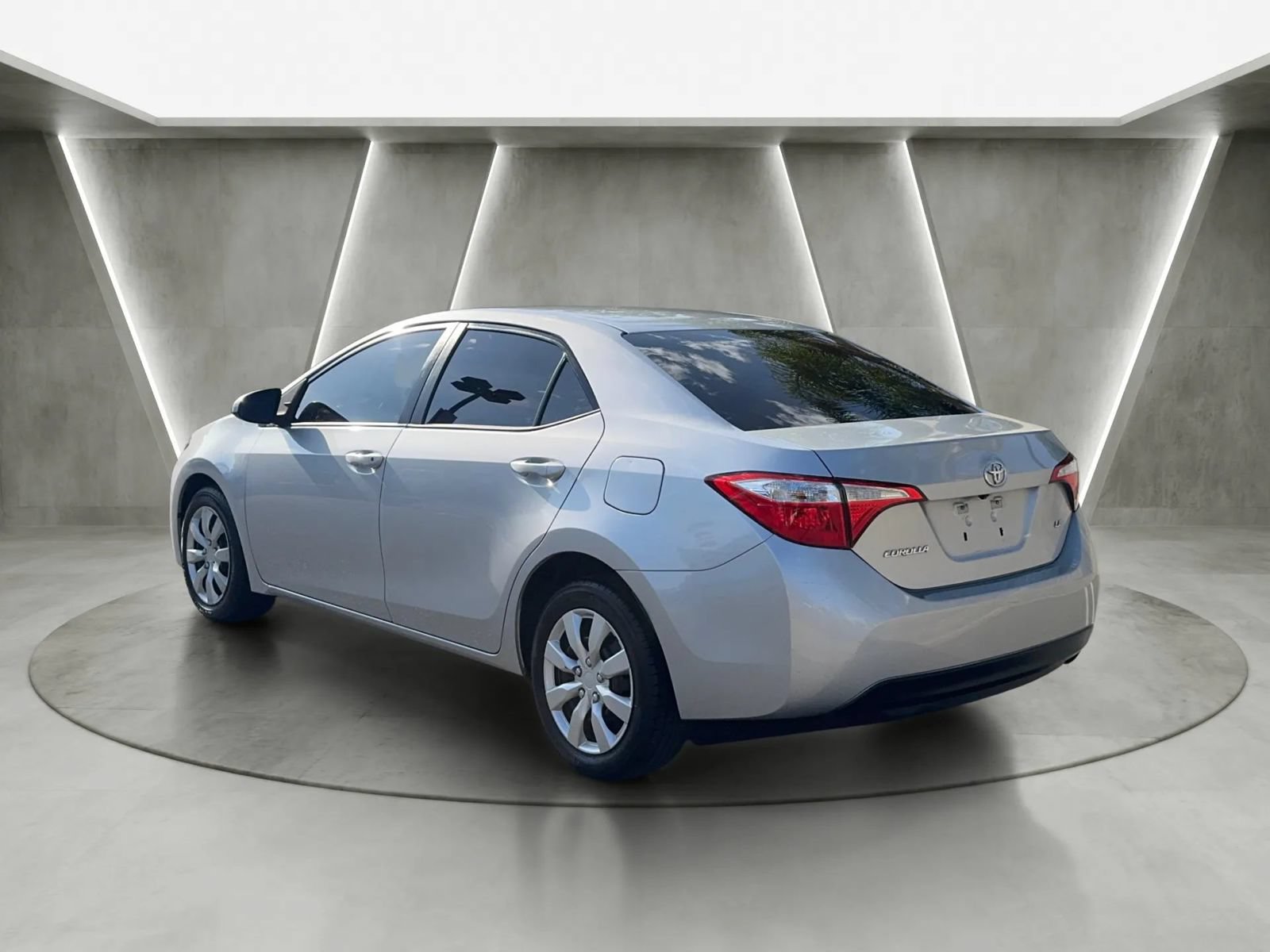 Used 2015 Toyota Corolla LE FWD image 6