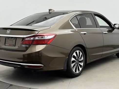 Used 2017 Honda Accord Hybrid Sedan image 7