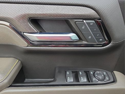 Used 2023 Chevrolet Silverado 1500 ZR2 image 10