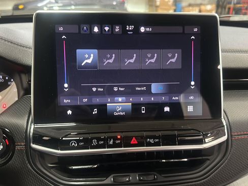 Certified 2025 Jeep Compass Trailhawk AWD/4WD image 21