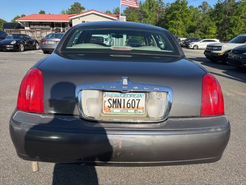 Used 1998 Lincoln Town Car Signature image 5