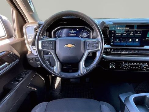 Used 2022 Chevrolet Silverado 1500 LT AWD/4WD image 8