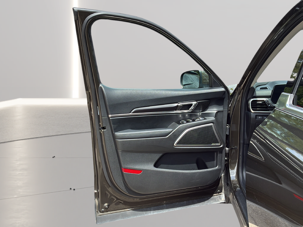 Used 2025 Kia Telluride S FWD image 11