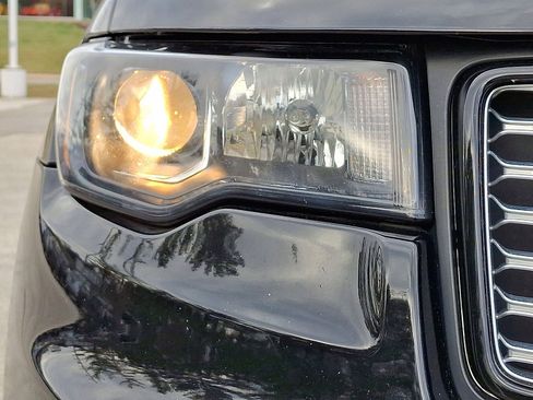 Used 2017 Jeep Grand Cherokee Altitude image 28