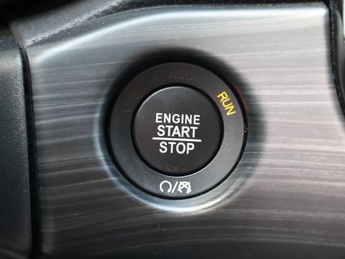 Used 2021 Jeep Grand Cherokee Laredo X image 32