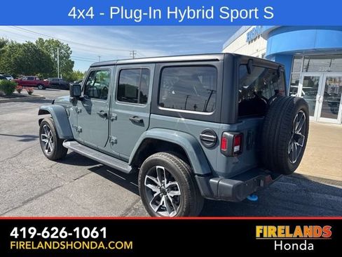 Used 2024 Jeep Wrangler Unlimited w/ Convenience Group AWD/4WD image 3