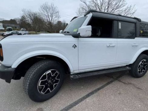 Used 2023 Ford Bronco Outer Banks image 6