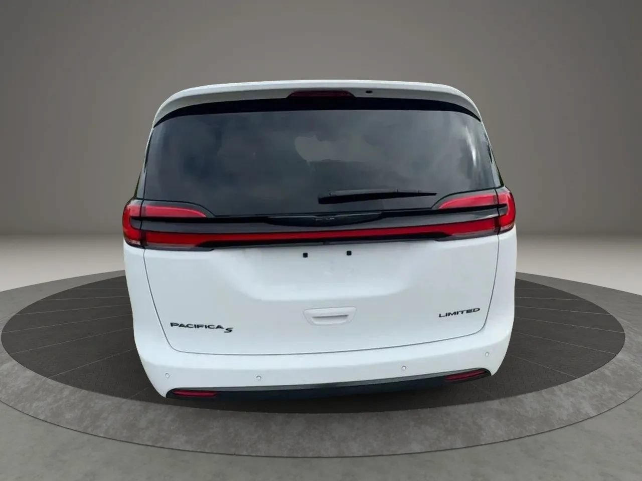 Used 2025 Chrysler Pacifica Limited FWD image 5