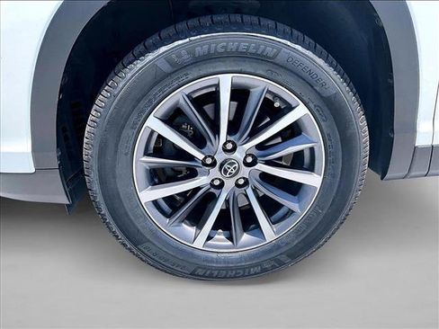 Used 2019 Toyota Highlander XLE FWD image 10